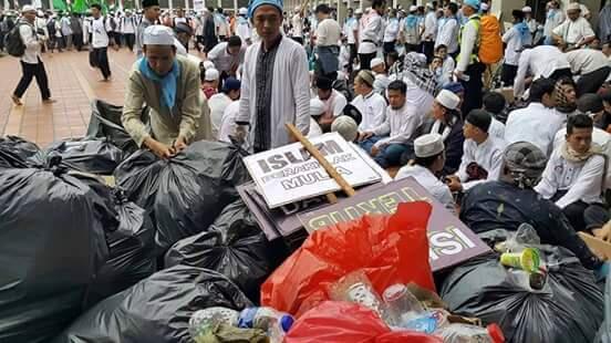 Kumpulan Foto dan Meme Aksi 4 November 2016