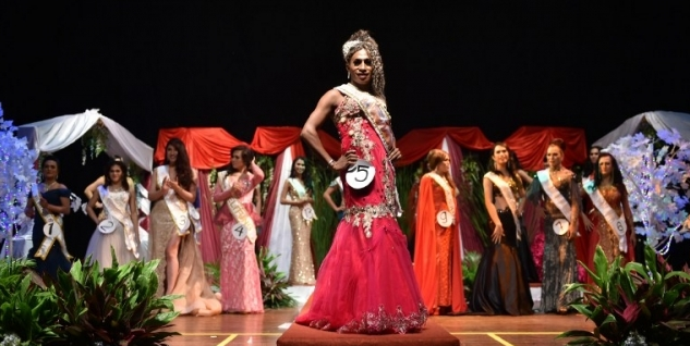 Melihat aksi para waria di kontes kecantikan Miss Queen 2016
