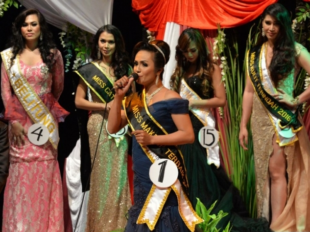 Melihat aksi para waria di kontes kecantikan Miss Queen 2016