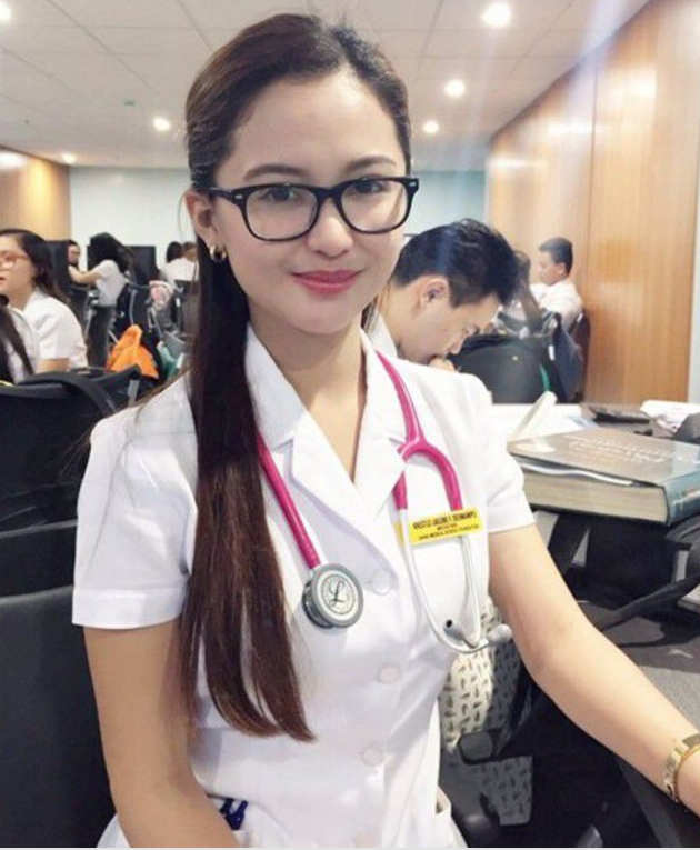 Krestle Deomampo, Dokter Sunat Cantik Yang Lagi Viral di Internet