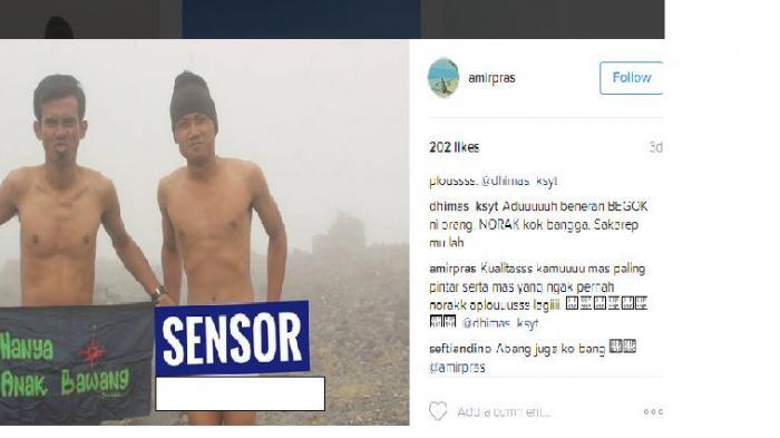 Telanjang di Puncak
Merapi, Pendaki Ngaku
Orang Pedalaman,
Netizen: Norak Kok
Bangga