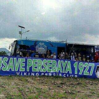 Aksi #savepersebaya dari suporter klub lain di Indonesia