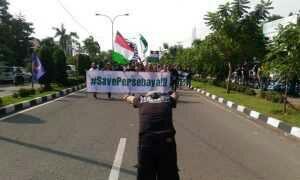 Aksi #savepersebaya dari suporter klub lain di Indonesia