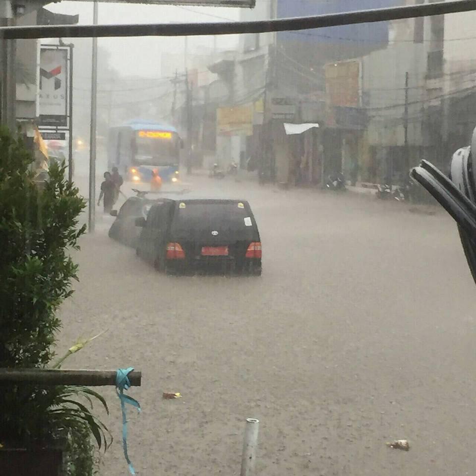 Banjir dan Hujan besar yang melanda kota Bandung di berbagai sudut Kota