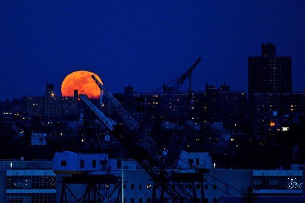 Keindahan Fenomena Alam Supermoon 