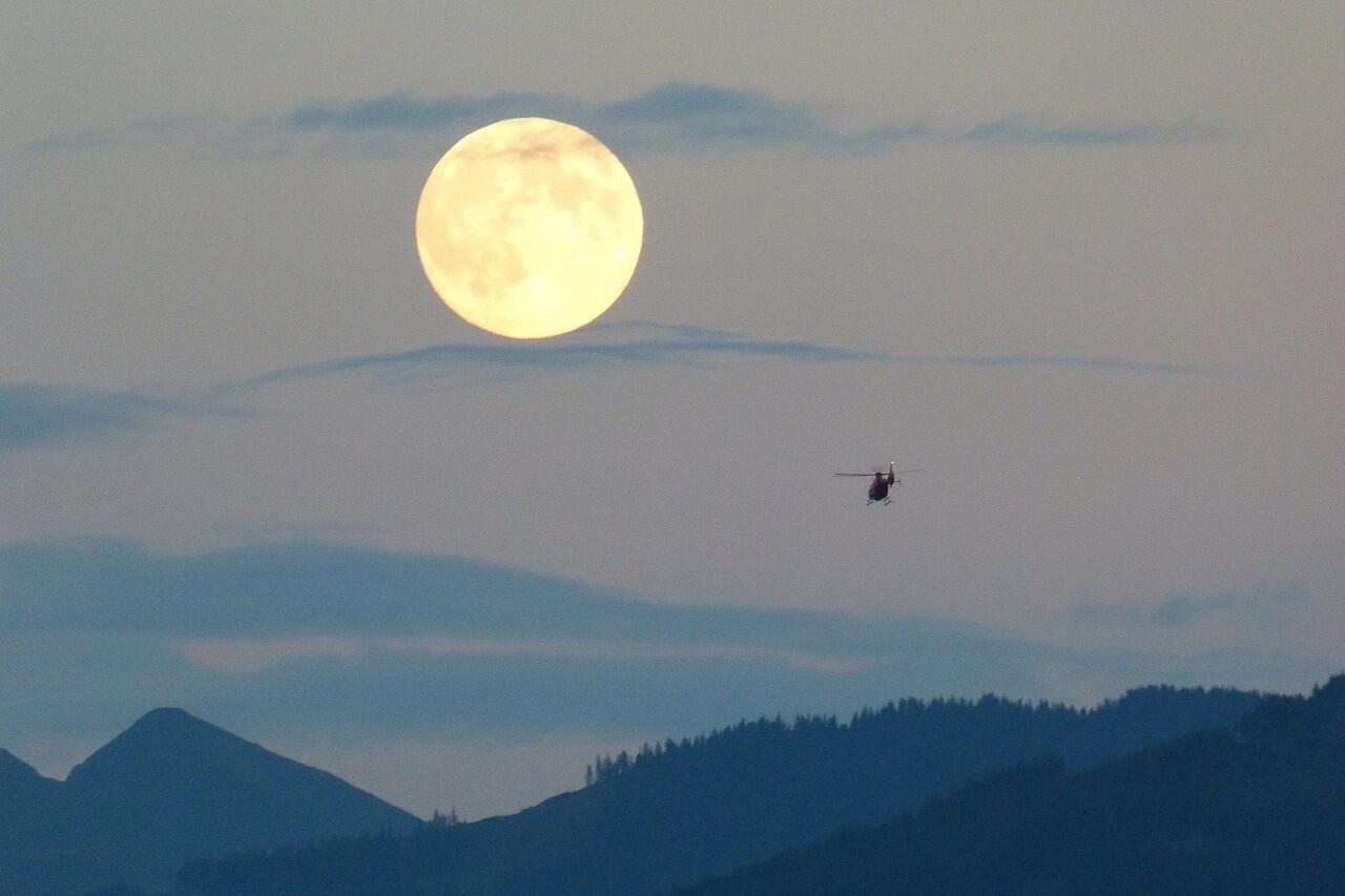 Keindahan Fenomena Alam Supermoon 