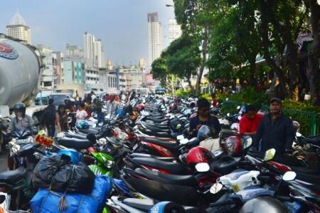 Menjamur, Parkir Liar di Tanah Abang akan Disikat