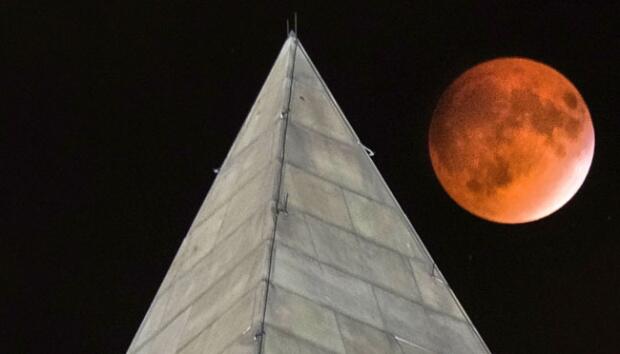 Bagaimana Supermoon Terjadi dan Kapan Bisa Dilihat?