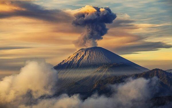 5 Cerita Misteri dari Gunung Paling Angker di Pulau Jawa