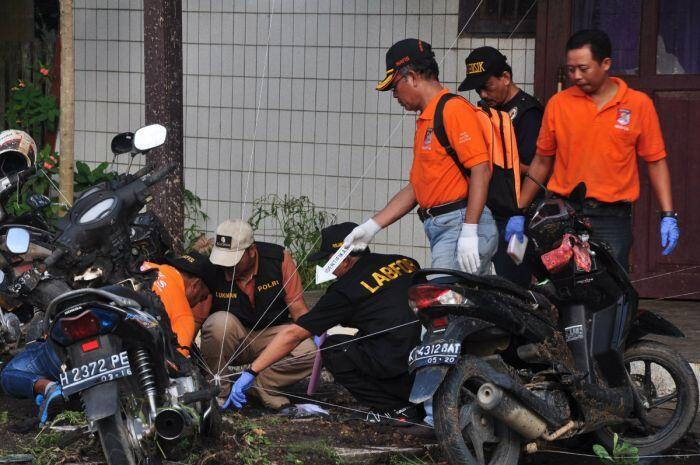 Mendebat selentingan pengalihan isu di balik bom Samarinda