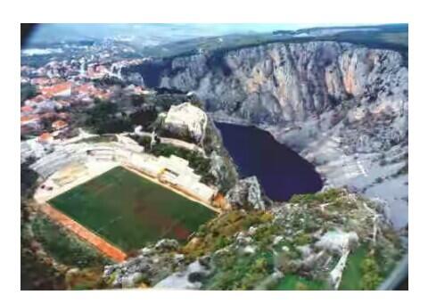 Stadium Unik Di Dunia