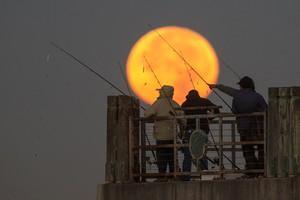 Penampakan Supermoon dari Berbagai belahan Dunia