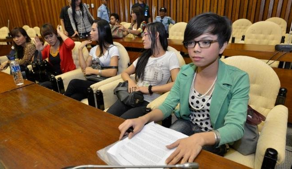 Hakim Konstitusi Dibuat Bingung tentang Identitas LGBT