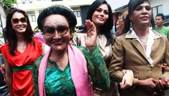 Hakim Konstitusi Dibuat Bingung tentang Identitas LGBT