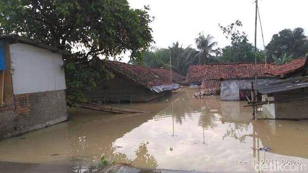 Ribuan Rumah di Tangerang dan Karawang Terendam Banjir