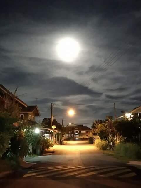 Keindahan Fenomena Alam Supermoon 