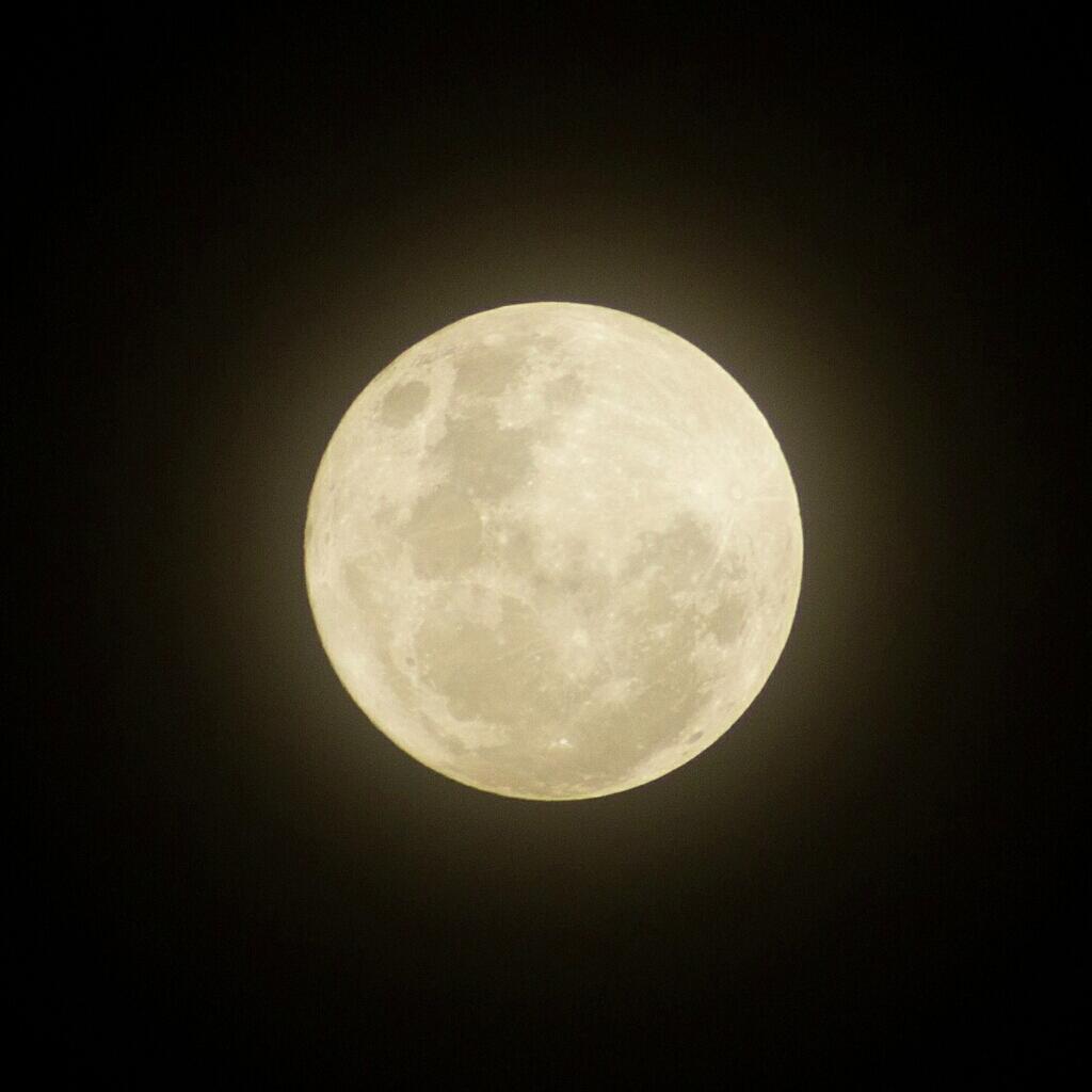 Keindahan Fenomena Alam Supermoon 