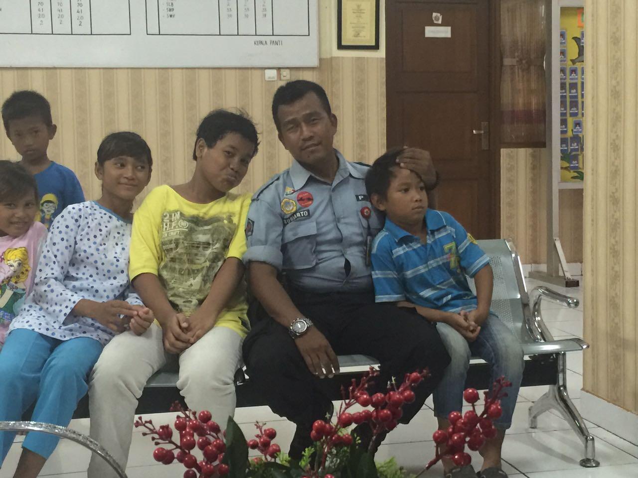 Postingan Facebook, Pemulung Cilik Sebatang Kara Akhirnya dirawat di Panti Anak