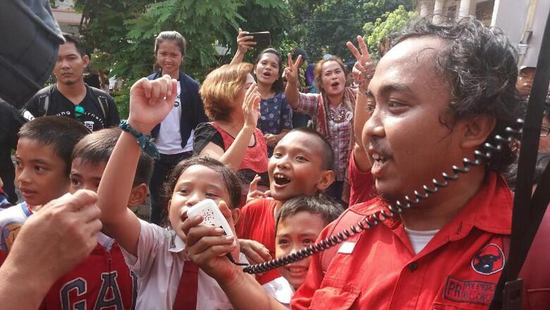 Nyanyian Anak SD Sambut Ahok di Pondok Kopi: Is The Best Gubernur