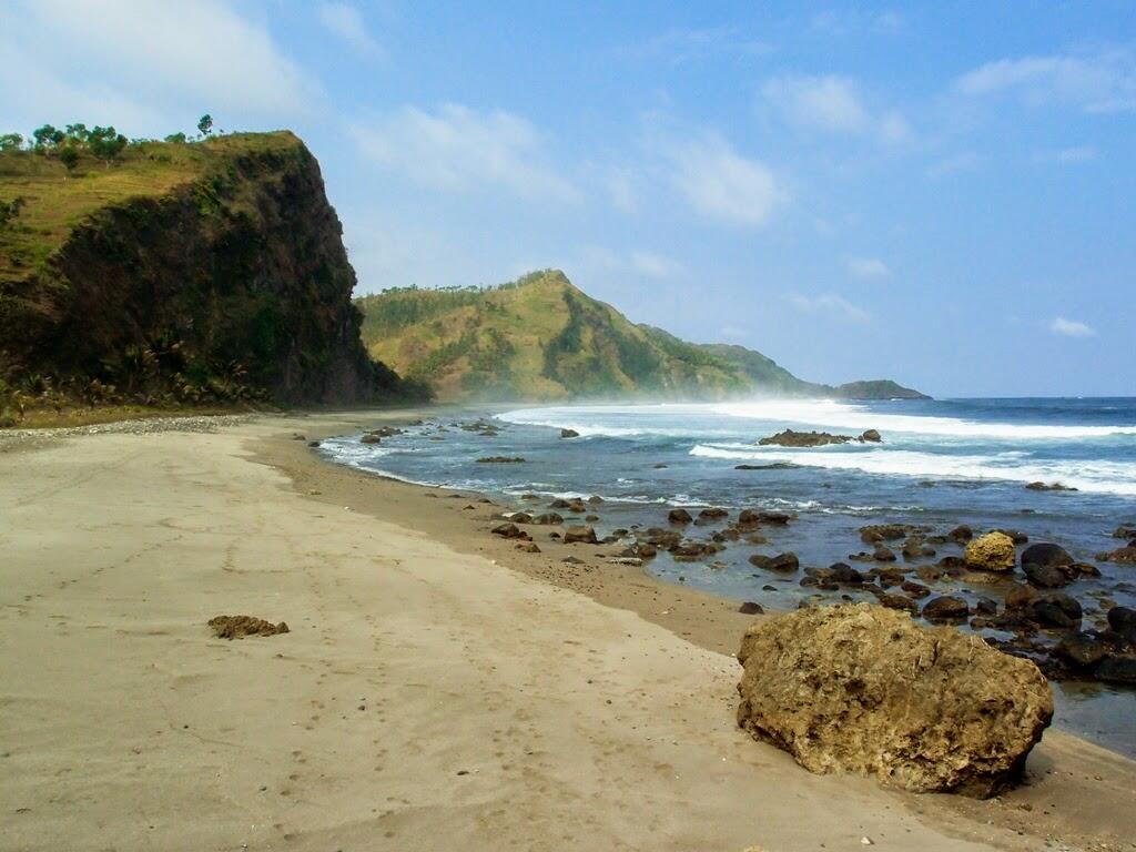 7 Pantai Di Kebumen yang Wajib Dikunjungi Saat Liburan