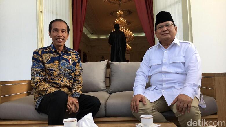 Pertemuan Hangat Jokowi dan Prabowo, Minum Teh Bareng dan Makan Ikan Bakar