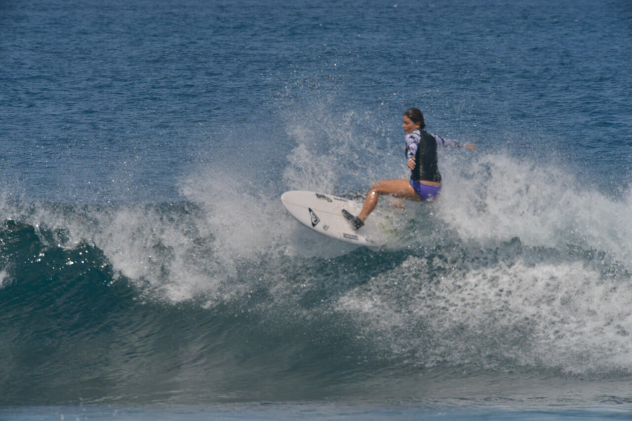 Surfing di Pulau