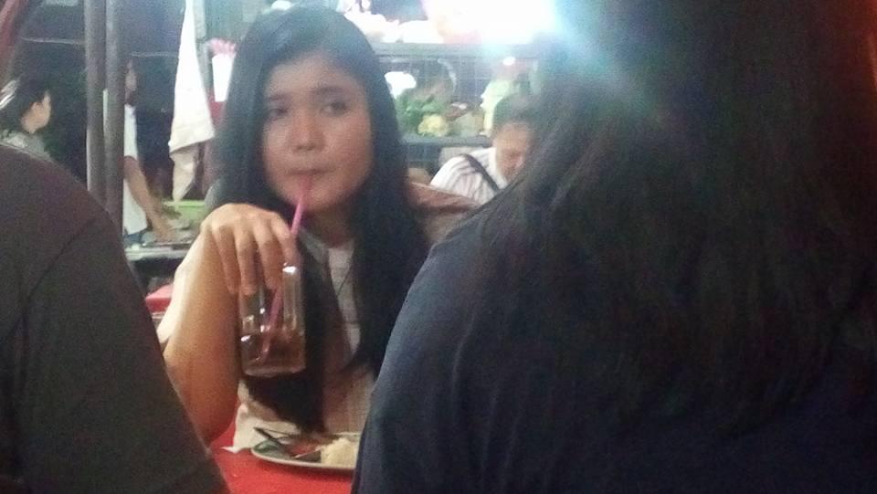 Wanita Mirip &quot;Jessica Kumala Wongso&quot; Lagi Minum Teh Manis Jadi Viral