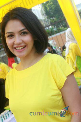 Rambut Pendek Revalina Bikin....
