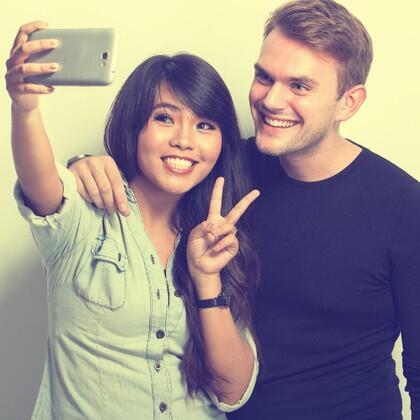 7 Tips Sukses Mencari Jodoh Pria Bule Lewat Kencan Online