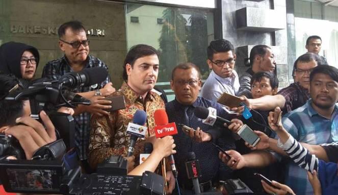 Laporkan Ahok ke Polisi, Sam Aliano Pamer Cincin Rp600 Juta