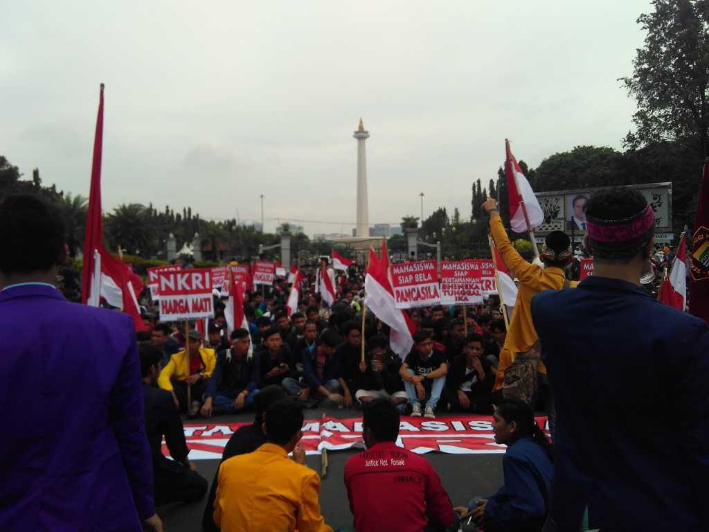 #Sebut Demo Bela Islam Radikal, Massa Solidaritas NKRI Minta FPI Dibubarkan