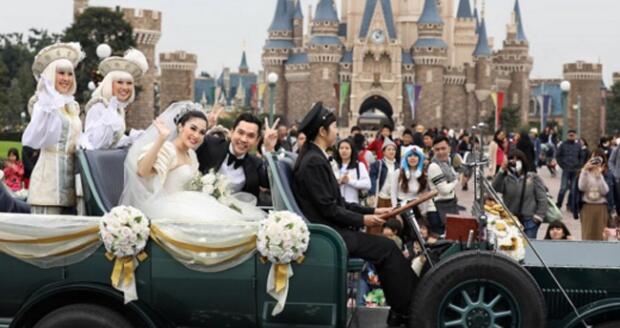 Wujudkan Impian, Sandra Dewi pun Menikah di Puri Cinderella