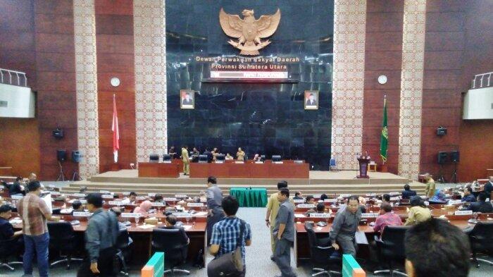 Debat Soal Lagu Indonesia Raya, Paripurna Diskors