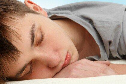 Penjelasan ilmiah Kenapa Anak Muda Harus Tidur 8 jam Sehari!