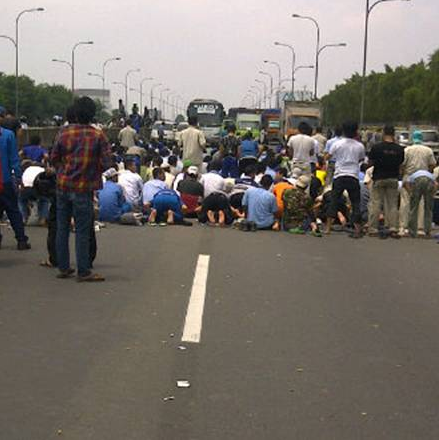 PBNU: Salat Jumat di Jalan Raya Tidak Sah!