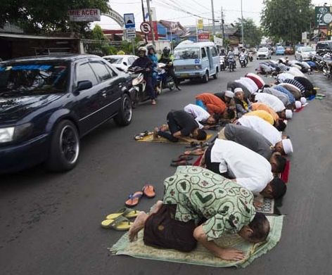 PBNU: Salat Jumat di Jalan Raya Tidak Sah!