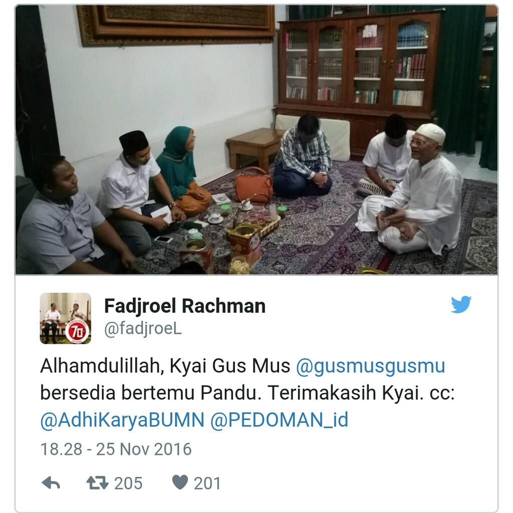 Diantar Keluarganya, Pandu Wijaya Temui Gus Mus