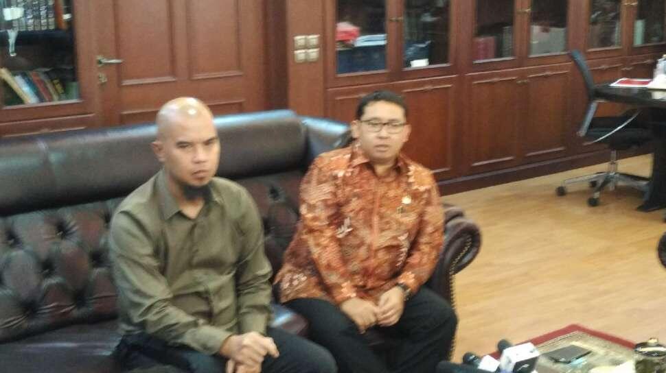 Bela Ahmad Dhani, Fadli Zon: Presiden Mana, Zimbabwe atau Kuba?