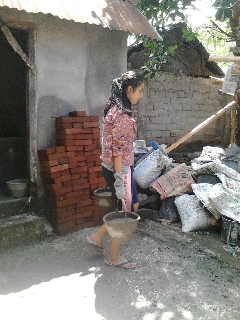 Kisah Lengkap Kerasnya Hidup Sopir Angkot Cantik yang Juga Mahasiswi STMIK Manado