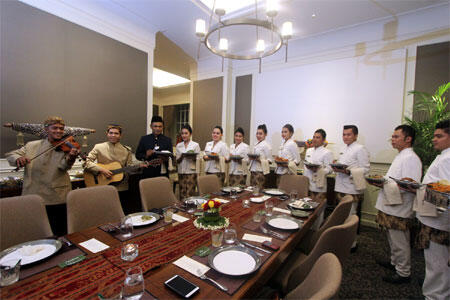 Layanan ala Raja di Ruang VIP Roemah Kuliner