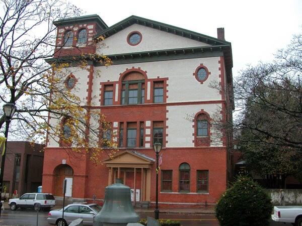 Mengunjungi 5 tempat paling angker di New England