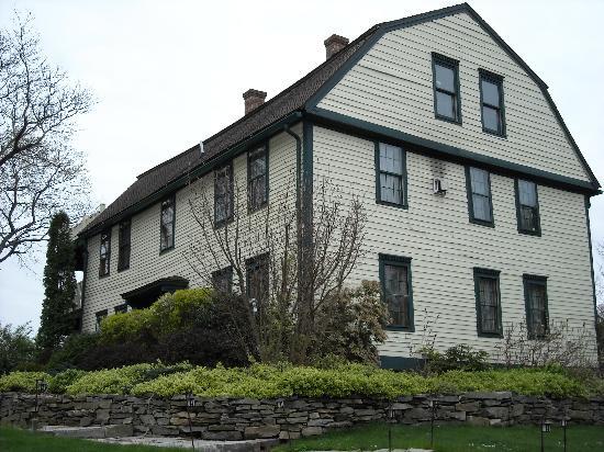 Mengunjungi 5 tempat paling angker di New England