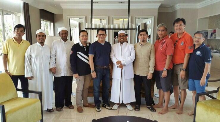 Beredar Foto Pertemuan Habib Rizieq dengan Tomy Winata, Ini Klarifikasinya 