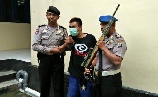 Cucu Durhaka Tembak Bokong Nenek dengan Bedil Angin