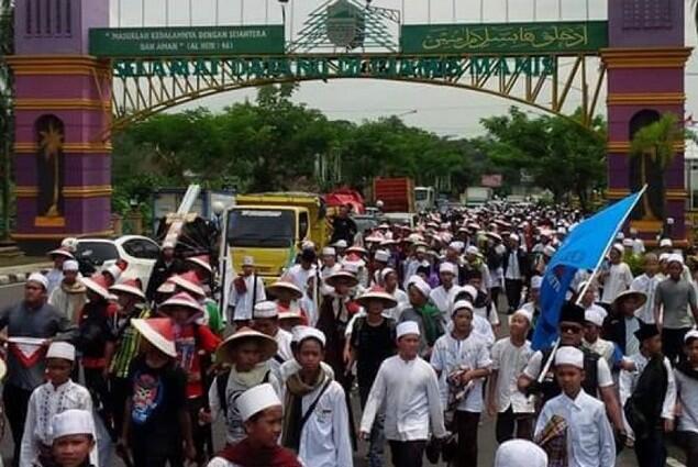 Aksi Jalan Kaki dari Ciamis Menuju Jakarta Menginspirasi Banyak Orang