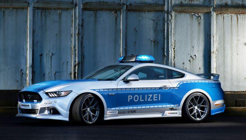 Mantap gan, Ford Mustang Berubah Menjadi Mobil Polisi