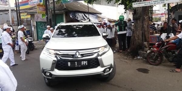 Naik Pajero Sport,Habib Rizieq Berangkat Menuju Monas