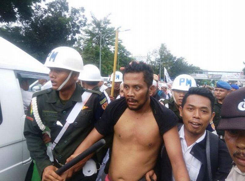 Frans Mulian, Pria Mabuk yang Tenteng Golok di Monas