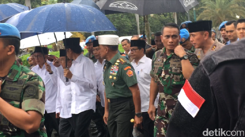 Sambutan Takbir Massa 2 Desember Saat Jokowi-JK Ikut Salat di Monas