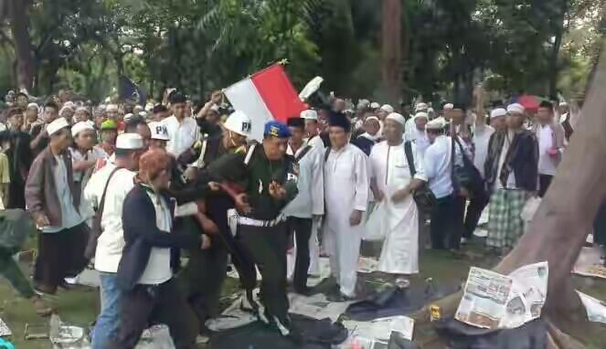 Frans Mulian, Pria Mabuk yang Tenteng Golok di Monas